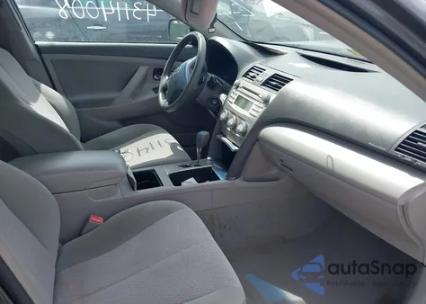 2011 Toyota Camry Le z USA, uszkodzony, nr VIN 4T1BF3EK9BU702151